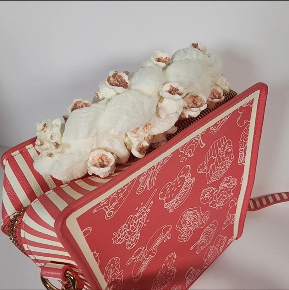 2024 Disney Parks Eats Snacks Popcorn Box Crossbody Bag Purse New - Picture 3 of 4